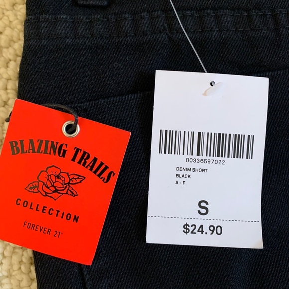 NWT Black Cuttoff distressed denim shorts!! - Picture 4 of 6